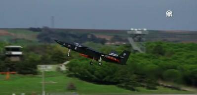 Bayraktar KIZILELMA simüle atışta F-16'ya kilitlendi tam isabetle imha etti