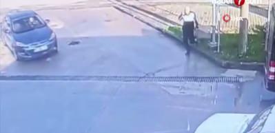  Dikkatsiz sürücü polise çarptı!