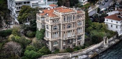  İstanbul Boğazı’nın en ihtişamlı binalarından Zeki Paşa Yalısı yeni sahibini bekliyor