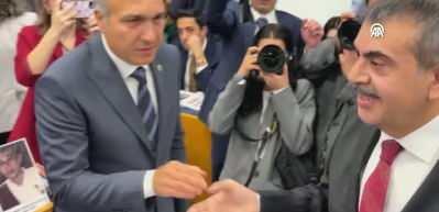 Bütçe Komisyonu'nda Bakan Tekin'in CHP'li Ağbaba'ya " Bu karneden dolayı sana sıfır veriyorum" sözleri herkesi güldürdü