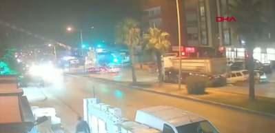 Otomobil kamyona ok gibi saplandı