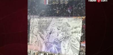 Sırbistan'da Türk düşmanı pankart!