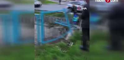 Sürücüsünün kontrolünü kaybettiği otomobil su kanalına uçtu