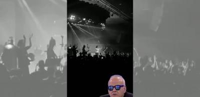 Ünlü şarkıcı Çelik sahnede yere düştü! O anları sosyal medya hesabından paylaştı