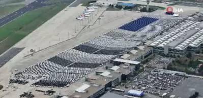 Atatürk Havalimanı'nda teslime hazır binlerce araç tek karede görüntülendi