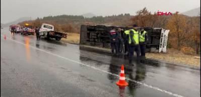 Beyşehir’de okul servisi devrildi: 28’i öğrenci 29 yaralı