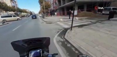 Birbirine yol veren vatandaşların diyaloğu herkesi güldürdü