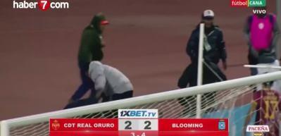 Blooming ile Real Oruro arasında oynanan maç savaş alanına döndü