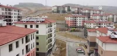 Deprem ve sosyal konutların anahtar teslimi sürüyor