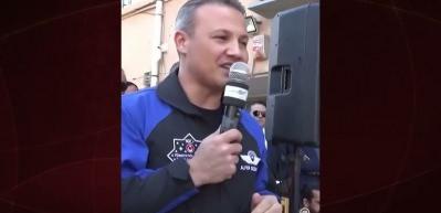 Gezeravcı uzaya gitmeden Mukaddes öğretmenden helallik aldı, dönünce elini öptü