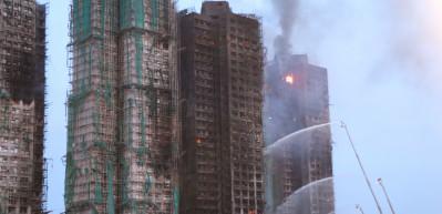 Hong Kong'ta yanan binanın son hali! 128 kişiye mezar oldu