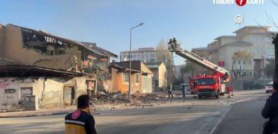 İki katlı evde patlama meydana geldi, 1 kişi yaralandı