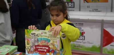 Kitapseverler müjde: "4. Ulusal Bahçelievler Kitap Fuarı" açıldı