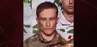 Macron'un arkasındaki Fransız askerin görüntüsü dikkat çekti