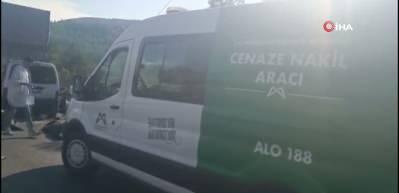 Mersin'de feci kaza! Park halindeki kamyona çarptı: 3 kişi hayatını kaybetti