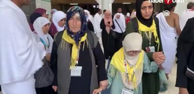 Nadir görülen gen hastası Esma, Kabe hayaline kavuştu