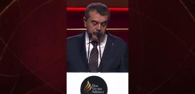 İlim Yayma Ödülleri Sosyal Bilimler ödülü Prof. Aktürk'e