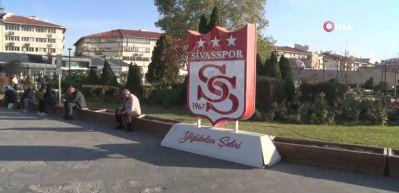 Sivas'ta futbolcu kaçtı ortalık karıştı!