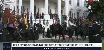 Suudi Arabistan Veliaht Prensi Bin Selman Beyaz Saray'da resti çekti