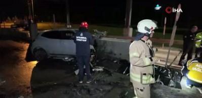 Tuzla'da otomobil gişelere saplandı: Sürücü hayatını kaybetti