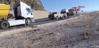 Van'da 3 kişinin içinde bulunduğu bir araç, Zernek Baraj Gölü'ne yuvarlandı 