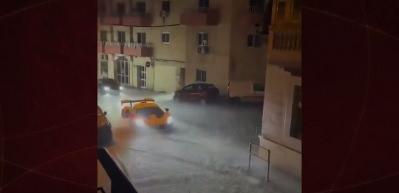 1.3 miyon Euro değerindeki otomobil selin ortasında kaldı