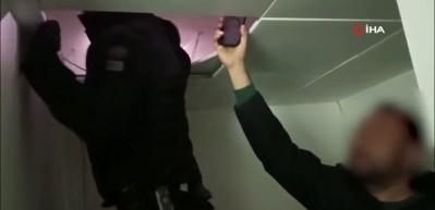 Polisi bile şaşırtan düzenek: Gözetlemek için monitör kurmuş