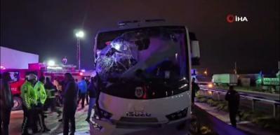 Amasya’da feci kaza: Jandarma ve hükümlüleri taşıyordu!