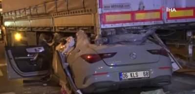 Ankara’da otomobil tırın altına girdi: 2 ölü 1 ağır yaralı