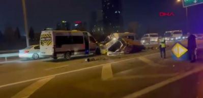 Bağcılar TEM Otoyolu'nda zincirleme kaza meydana geldi!