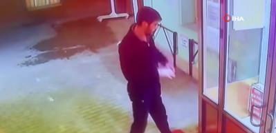 Cami kapısını yumruklayan şahıs hakkında karar açıklandı