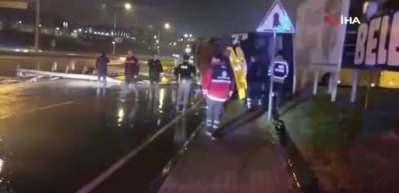 Çekmeköy'de kontrolden çıkan otobüs yan yattı