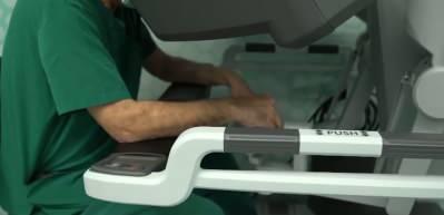 Çığır açan yöntem: Neşterin yerini robot kolları aldı!