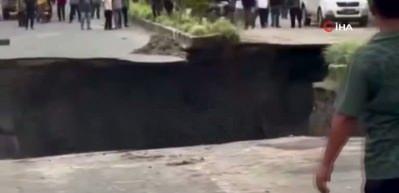  Endonezya'dan şoke eden görüntüler! 4 şeritli yol saniyeler içinde böyle çöktü