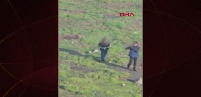 Facia ucuz atlatıldı! Silahla oyun oynayan çocuklar yürekleri ağza getirdi