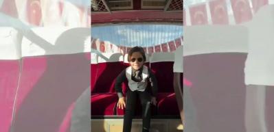 6 yaşında şaşırtmaya devam ediyor! Zayn Sofuoğlu Mercedes 302’yi sürdü