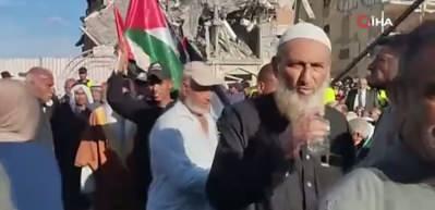 Gazze'de 54 çift savaşın gölgesinde dünyaevine girdi!