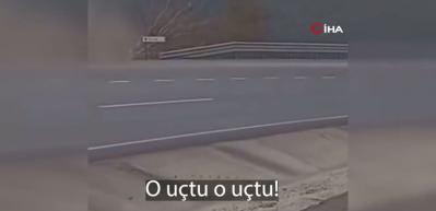 O anlar kan dondurdu! İşçileri taşıyan minibüs şarampole uçtu