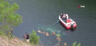 Kaza süsü vererek eşini ve çocuğunu öldüren doktor, cezaevinde intihar etti