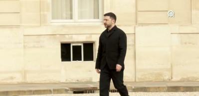  Macron, Ukrayna Devlet Başkanı Zelenskiy ile bir araya geldi