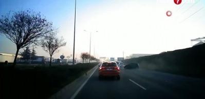 Makas atan magandanın sebep olduğu kaza kamerada!