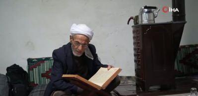 Muş’ta 86 yaşındaki Rüstem dede 50 yıldır sadece çay ve gofretle yaşıyor