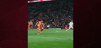 Galatasaray–Samsunspor maçında tartışmalı pozisyonlar gündem oldu