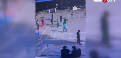 Öğretmen, nefes borusuna mandalina kaçan öğrenciyi Heimlich manevrasıyla kurtardı