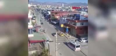 Önce komşusu anne ve oğlunu, ardından büfeciyi öldürdü; vurularak yakalandı