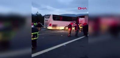 Osmaniye'de yolcu otobüsü, otoyolda TIR'a çarptı; 7 ölü, 11 yaralı 