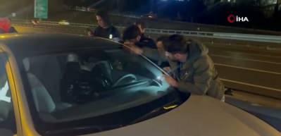 Otoyolda uyuyakalan sürücü ekipleri zor durumda bırakatı!