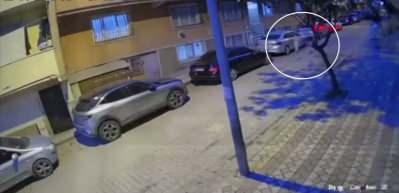  Sultangazi’de bir çocuk park halindeki araçlara tek tek zarar verdi