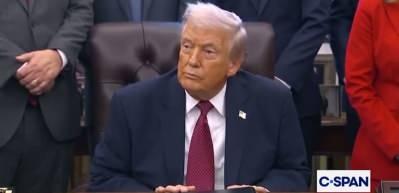 Trump'tan yeni tehdit: Yakında karadan da saldırılara başlayacağız