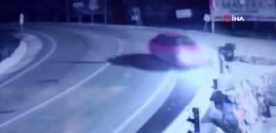 Yağmur ve kar yağışının etkili olduğu bölgede araçlar böyle kaydı